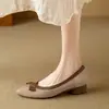 Verano 2024 nuevo interior y exterior cuero punta tacón grueso lazo boca poco profunda tacón hueco zapatos vintage mujer
