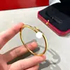 Versão Alta V Dourada Clássica Versão Fina Pulseira de Unha Versão Grossa Brilhante Pulseira de Unha Cnc Elegante Versão de Precisão Casal