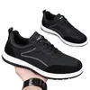 Zapatos de malla transpirables de verano para hombre, zapatillas deportivas para caminar al aire libre, cómodos y no fatigantes, zapatos casuales para papás de mediana edad