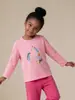 Suministro transfronterizo ropa infantil 26 otoño nuevo camiseta de manga larga estilo europeo y americano moda retazos camiseta de algodón tejido para bebés y niños pequeños