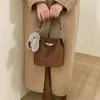 Bolso Pequeño Retro de Moda y Sofisticado para Mujer 2025 Nuevo Bolso Cruzado Versátil Bolso de Mano Elegante Bolso Cubo
