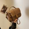 As Bolsas Pequenas Populares para Mulheres neste Outono são Versáteis 2024 Nova Moda Retrô Transversal de Ombro Único Bolsa Quadrada Pequena de Mão