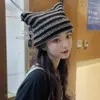 Chapéu de tricô estilo Yabi com orelhas de gato para mulheres, outono e inverno, chapéu de lã listrado fofo, versão coreana, chapéu quente para puxar
