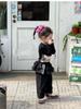 Calça Larga de Outono para Meninas 2026 Novo Estilo Calças Casuais Infantis Calças Cargo Largas para Bebê Calças Listradas Pretas