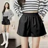 Pantalones cortos de cuero para mujer para otoño e invierno 2026, estilo nuevo, holgados, casuales, adelgazantes, versátiles, de pierna ancha, cintura elástica, cómodos de llevar, pantalones de cuero PU