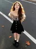 Vestido Slim de Malha Patchwork Estilo Hepburn Retrô Francês de Alta Qualidade, Off-the-Shoulder, com um Ar Nobre e Feminino e uma Saia Curta que Marca a Cintura