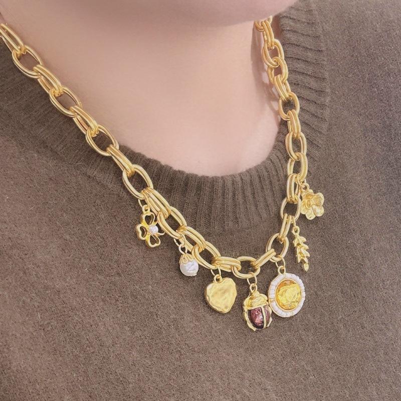 2302078 (1) 宫廷风中古黑色方块粗项链复古金属风时