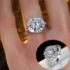 Anillo de Girasol de Zirconia Sintética Exquisita de Alta Gama y Lujo para Mujer con Diseño Único y Anillo de Flor en Forma de Molino de Viento Giratorio