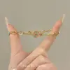Pulseira Luxuosa e Sofisticada de Cabacinha Colorida Dourada para Mulheres, um Acessório Moderno para Outono e Inverno, Adequada para o Dia a Dia e Adicionando um Toque Elegante