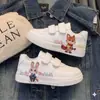 Sapatos Infantis Outono 2026 Novo Modelo Velcro Infantil Esportivos Brancos para Crianças Maiores Couro Sola Grossa Casuais