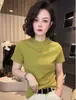 Camiseta simples de cor sólida com mangas curtas e gola alta pequena para mulheres, novo estilo de verão 2026, adequada para o dia a dia, top versátil e que afina a silhueta
