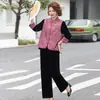 Novo Conjunto de Três Peças para Mães - Primavera 2026: Colete, Jaqueta e Blusa para Mulheres de Meia-Idade e Idosas, Novo Conjunto de Moda Nacional Estilo Chinês