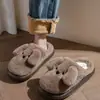 Lindas pantuflas de algodón con temática de cachorros para mujer, nueva colección otoño/invierno 2026, antideslizantes, forradas de felpa para mayor calidez, diseño de dibujos animados, suela suave