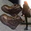 Botas estilo Martin forradas de felpa, cálidas, de cuero suave, botines, nueva colección otoño/invierno 2026, diseñadas para mujeres petite, con suelas gruesas para mayor altura, botas altas de algodón