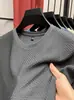 Camisa Masculina de Manga Curta em Malha de Seda Gelo Verão 2025 Nova Tendência de Moda Gola Redonda Fresca Secagem Rápida Top