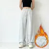 Pantalones deportivos de chándal versátiles de moda para mujer, talla grande, estilo americano de otoño, pantalones grises de pierna ancha, pantalones casuales fluidos para jóvenes, modernos