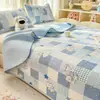 Capa de cama dupla camada de gaze estampada com padrão de nuvem de desenho animado, adequada para todas as estações, lençol acolchoado espesso, tapete de tatami antiderrapante, conjunto de três peças