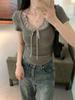 Estilo Deseo Puro Falso Dos Piezas de Costura Oreja de Madera Cuello Colgante Camiseta de Manga Corta para Mujer Verano de Chica Caliente Ajustada a la Cintura Top Plisado de Ajuste Delgado