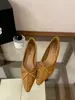 Sapatos de salto baixo estilo francês com laço e bico fino para mulheres, nova coleção outono 2026, sapatos de avó com salto médio grosso de sola macia, adequados para o trabalho