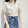 Camisa de Gasa Versátil con Cuello en V para el Trabajo para Mujer Verano 2025 Nuevo Top Delgado con Manga Abullonada y Adorno de Encaje