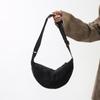 Bolsa de Hombro de Pana Nueva Familia U para Hombre y Mujer Otoño e Invierno 2024 Bolsa Dumpling Bolsa de Hombro Impermeable Bolso Ligero de Moda