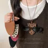 Terciopelo de Piel de Ciervo Estampado de Leopardo Multifuncional Magnético para Gafas Soporte Collar para Gafas de Sol Portátil para Salir Accesorios de Cadena de Lana