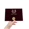 Envelope Vermelho Veludo Personalizado com Tamanho de Logo e Estampagem Dourada em Acrílico, Universal para Convites de Casamento, Bênçãos de Feriado e Cartões de Cumprimentos
