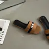 Chanclas de Estilo Casual Simple para Verano 2026 para Mujer, Sandalias de Moda Versátiles para Exteriores, Parche Retro, Suela Plana Antideslizante