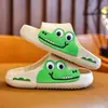 Nuevas pantuflas de verano para niños 2023, pantuflas para interior y exterior, dibujos animados lindos, antideslizantes, resistentes al desgaste, zapatos, venta al por mayor