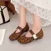 Outono 2026 Novos Sapatos Mary Jane Quadrados de Veludo Retrô, Sola Macia Antiderrapante, Fecho de Velcro, Boca Rasa, Confortáveis, Moda, Sapatos Individuais
