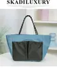 2025 Estilo Coreano Bolso Pequeño Moda Femenina Cubo de Mano Sensación de Llevar Invierno Simple para Viajes Cotidianos Bolso Nuevo Mediano para Mujer