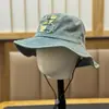 Novo Estilo Chapéu Pescador Vintage de Sarja Lavada para Mulheres, Versão Coreana com Design de Urso Patchwork, Tira à Prova de Vento, Chapéu Balde de Sol High Street para Homens