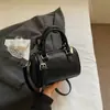 Bolsa Boston de Moda Coreana para Mulheres Verão 2025 Nova Bolsa Transversal de Nicho Bolsa Almofada Portátil Simples e Estilosa