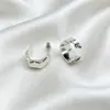 Brincos Geométricos Facetados Escovados em Forma de C Estilo Europeu e Americano para Mulheres 2026 Novo Estilo Brincos de Luxo Leve de Alta Qualidade