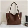 Comercio exterior popular retro terciopelo bolsa grande mujer nueva casual gran capacidad bolsa de mano para ir al trabajo nicho bandolera de un hombro moderno