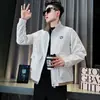 Jaqueta de Couro Preta da Moda para Homens com Design Estiloso e Detalhes Color-Blocking para Primavera e Outono