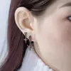 Encantadores Brincos Pingente Asas Cruzadas de Diamante Vermelho com Base Preta da Série Noite Escura do Pacto Roxo Acessórios de Orelha para Menina Doce e Descolada