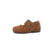 Zapatos planos retro para niñas con tallado, gamuza mate, doble hebilla, suela suave, cómodos para que los usen los niños pequeños al salir
