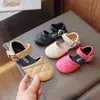 Sandalias de Dedos para Niñas 2023 Verano Nuevo Estilo Estilo Chanel Zapatos de Princesa Zapatos de Pan Hueco para Niña Pequeña Sandalias Semi Zapatos de Rendimiento