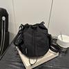 Bolsa de Cubo Biselada con Cordón Nuevo Casual Simple Combinable Bolso de Hombro para Viajero Moda Nicho 2025 Bolso Cruzado Estilo Coreano