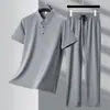 Traje de Papá de Manga Corta 2025 Estilo Delgado de Verano para Hombres de Mediana Edad Camiseta Polo de Seda Helada Conjunto Casual Deportivo de Dos Piezas Venta al por Mayor