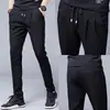 Calças casuais de cintura elástica para meninos outono e inverno 2023 Novas calças esportivas cropped masculinas retas de corte slim de perna larga