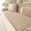 Nova Almofada de Sofá de Flanela Espessa Antiderrapante para Outono/Inverno Capa Quadrada de Sofá de Pelúcia Almofada de Assento Fabricante Atacado