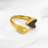 Anel Minimalista de Aço Titânio Ouro 18K Joia Feminina Design de Nicho Transfronteiriço Coração Grande e Pequeno Personalizado Concha do Mar Branca Acrílico