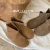 Zapatos Infantiles Qqo 2025 Otoño e Invierno Nuevas Botas de Cuero Infantiles Moda y Versátiles Estilo Británico Botines Cortos para Niñas Botas Individuales para Niñas