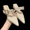 Mules de tacón medio para mujer para uso en exteriores, con punta fina, tachuelas, tacón grueso y puntera cerrada, sencillos y elegantes