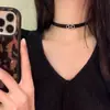 Colar Gargantilha Cruzada de Couro Preto Casual Estilo Punk Design de Nicho Doce e Cool para Mulheres Simples e Moderno