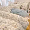 Juego de Cuatro Piezas de Leche Gruesa Clase A Estilo Sábana Ajustable Estampado Floral Pequeño Invierno Coral Fleece Franela Funda Nórdica Sábana Juego de Tres Piezas
