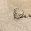 Anillo de Mariposa de Doble Capa Diseño de Nicho Ancho Esmerilado Lujo Ligero Gama Alta Anillo para Dedo Índice