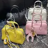 Bolso de Mano Pequeño Victoria de Venta Caliente Transfronteriza, Bolso Boston de Cuero de Vaca Moda Retro, Bolso Cruzado Versátil para el Día a Día